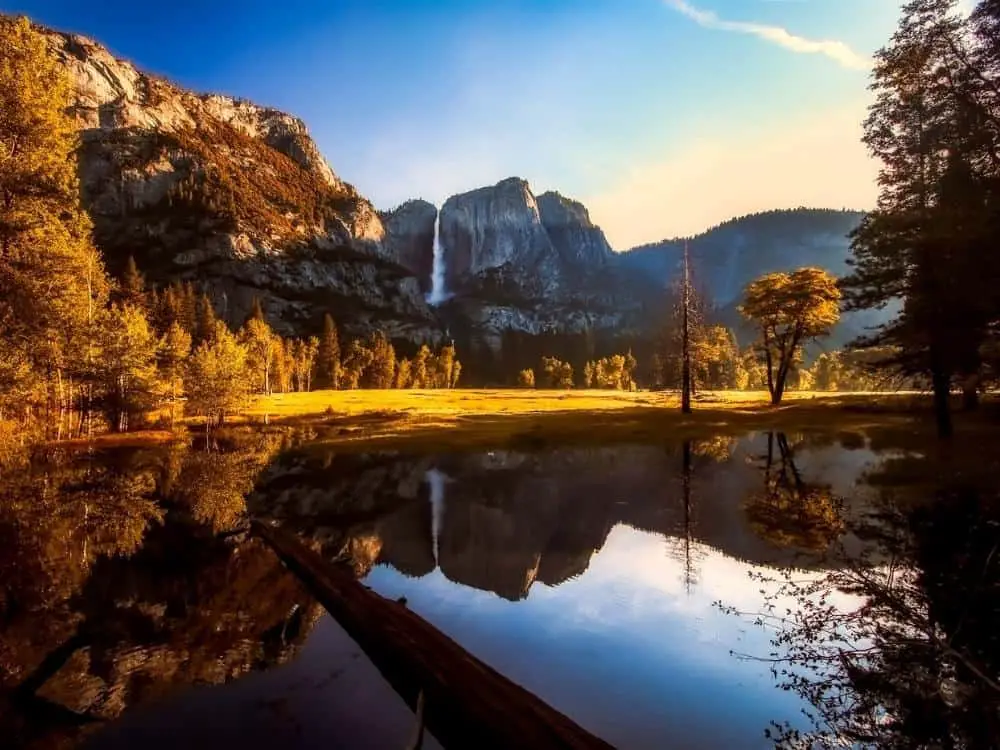 Yosemite National Park lake and mountains