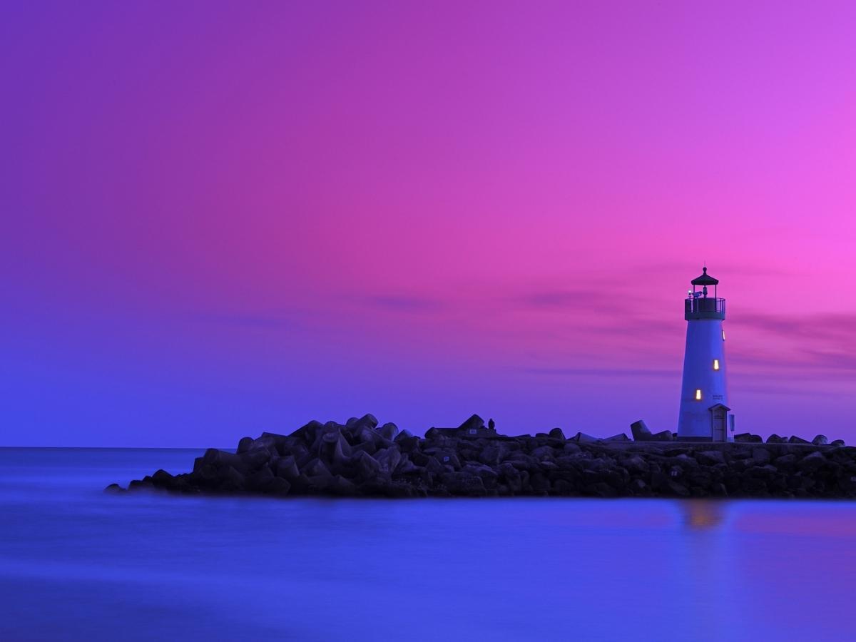 Lighthouse at Walton Santacruz california during dusk. - California Places, Travel, and News.