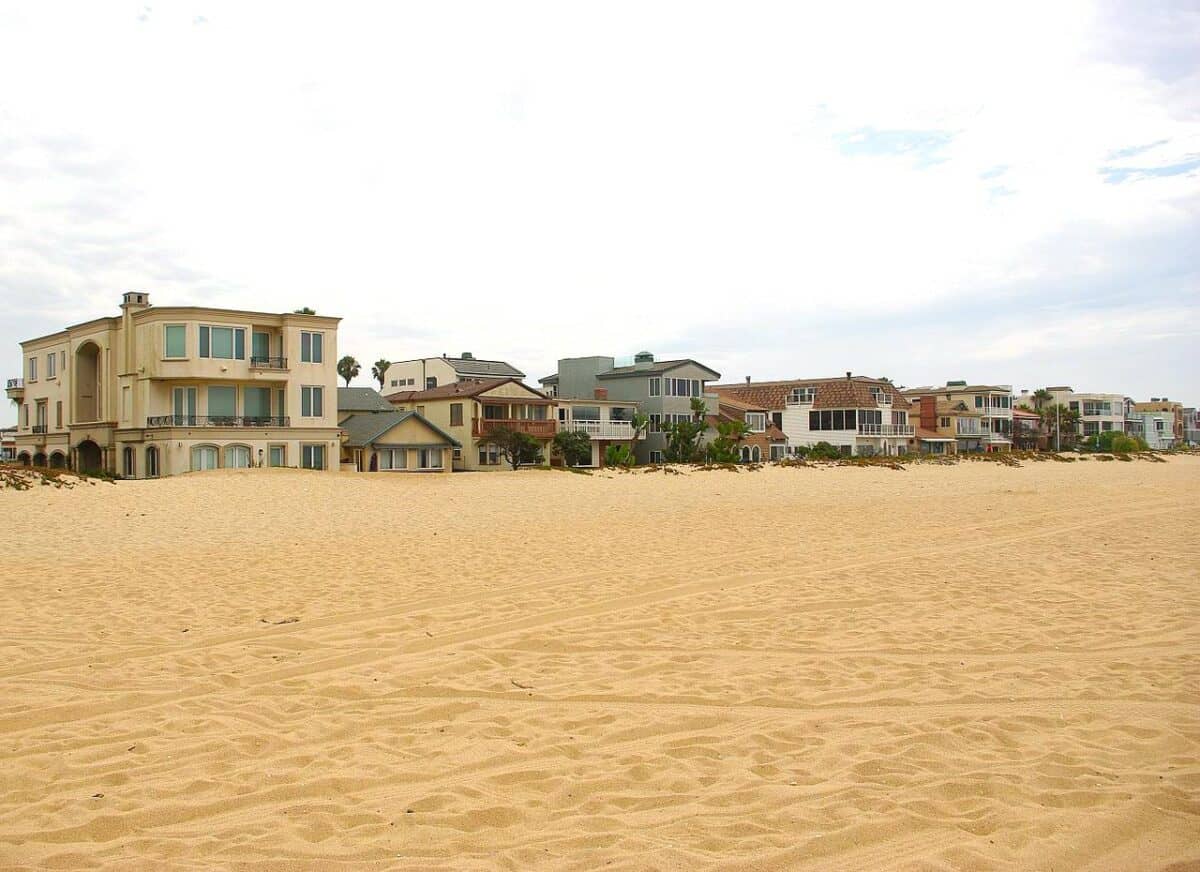 Beach houses at Sunset Beach California. - California Places, Travel, and News.