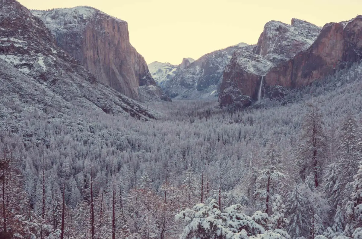 Beautiful early spring landscapes in Yosemite National Park Yosemite USA - California Places, Travel, and News.