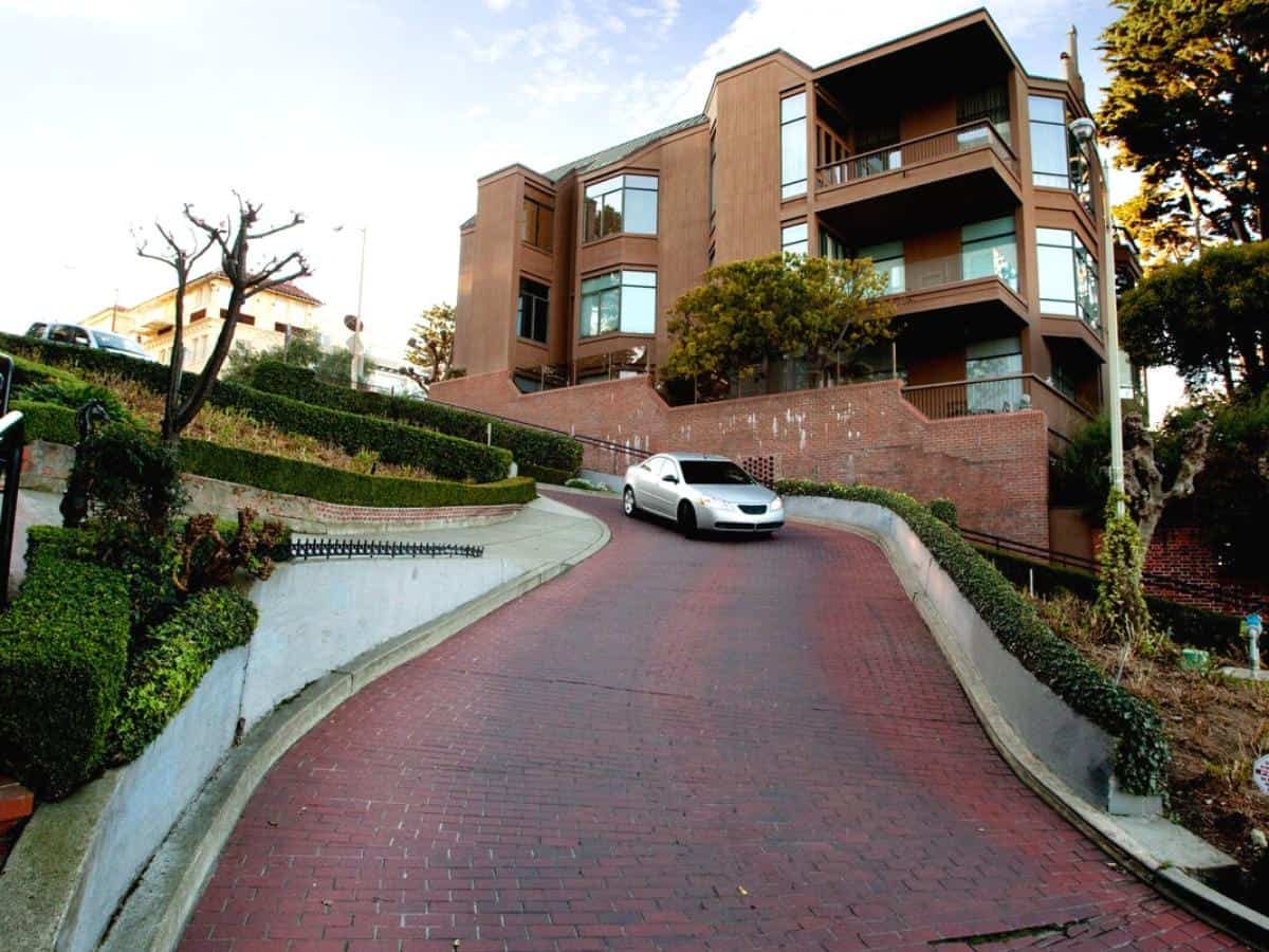 Lombard Street San Francisco a tight street of switch backs. - California Places, Travel, and News.