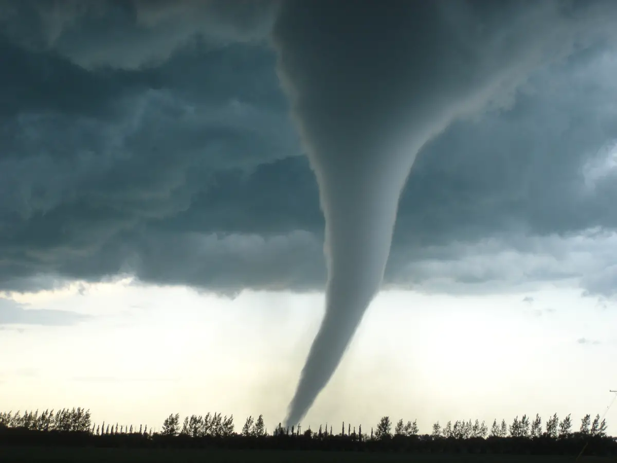 Amazing Tornado in Canada - California Places, Travel, and News.